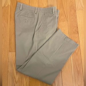 Dockers Men’s 33x30 classic fit pants. Tan color.